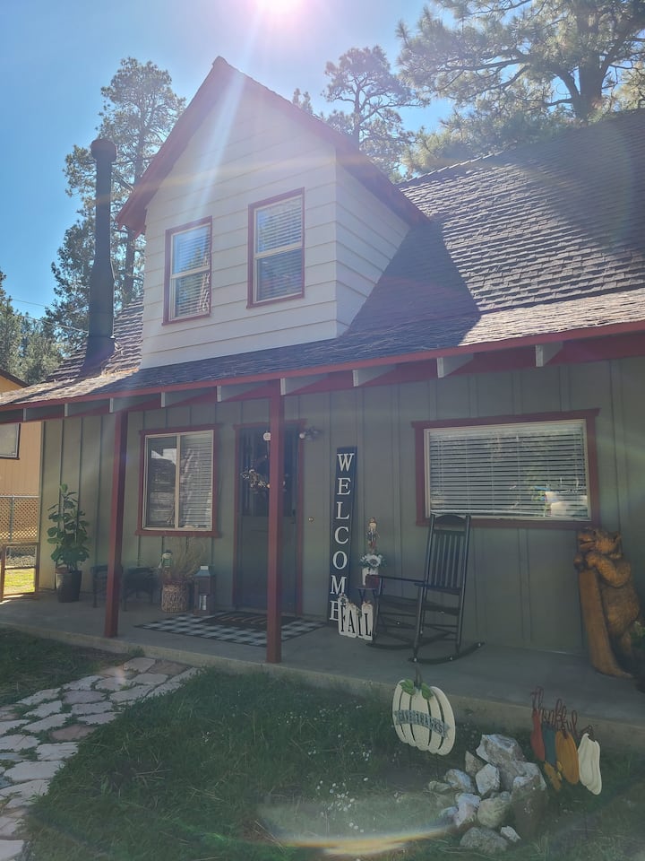 Sherwood Highlife, Cozy Remodeled Big Bear Cabin Cabins for Rent in