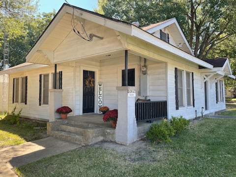 Dora’s Place: Historic 3 bdrm home in Ben Wheeler!
