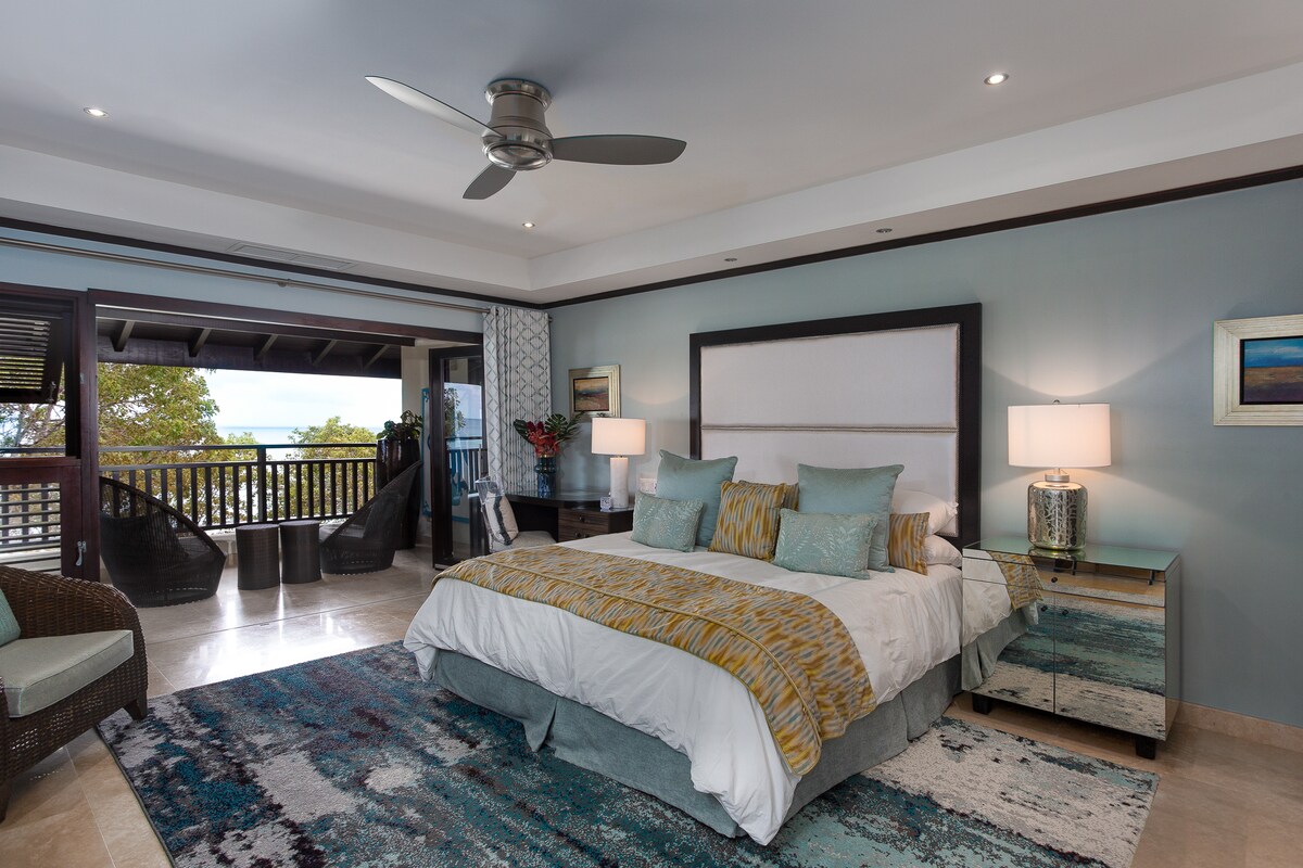 The beautiful master bedroom has its own balcony with sea views, UK king size bed, air conditioning, ceiling fan and an en suite.