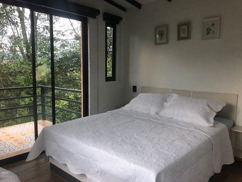 Successful Airbnb property: Mandarin cabin, surrounded by nature in San Francisco