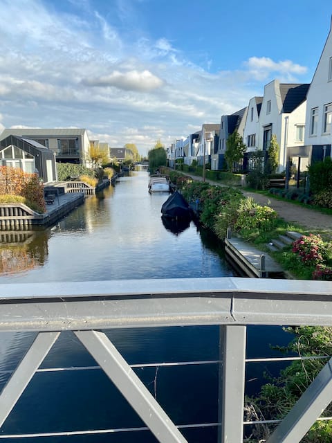 Stylish family house on the water and near Amsterdam