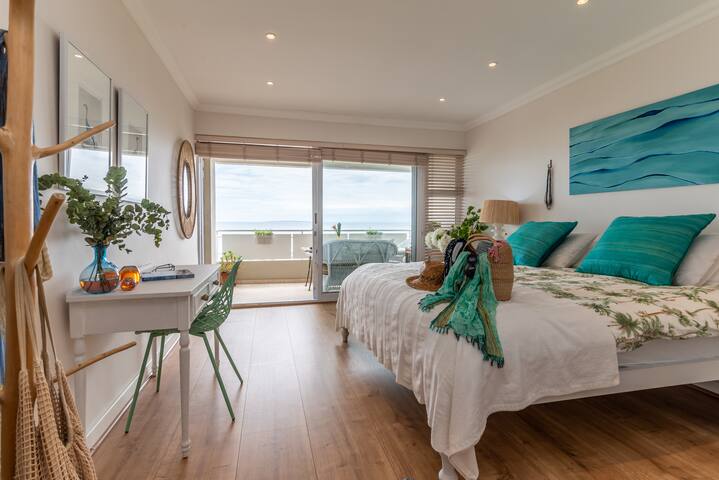 The Big Blue – beach living near V&A Waterfront gallery image 4