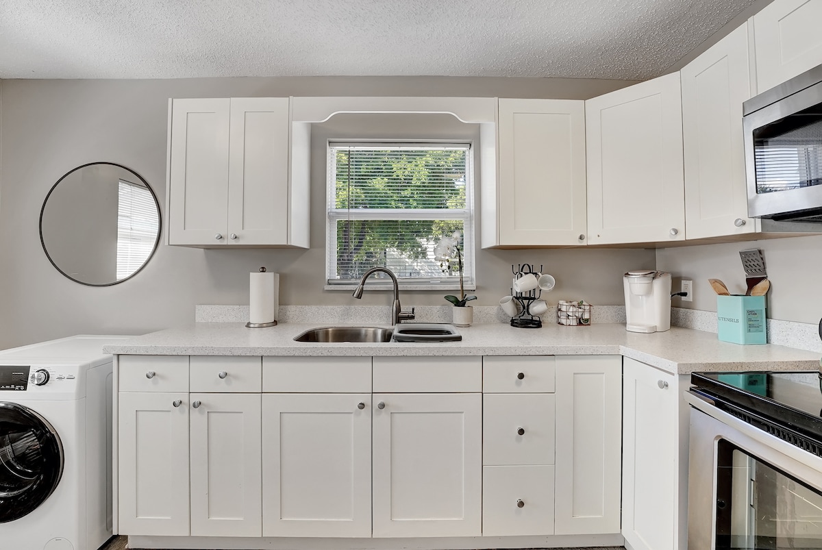 Full kitchen image 2