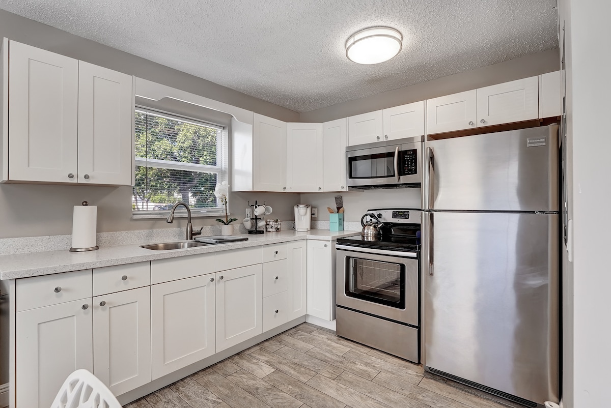 Full kitchen image 1