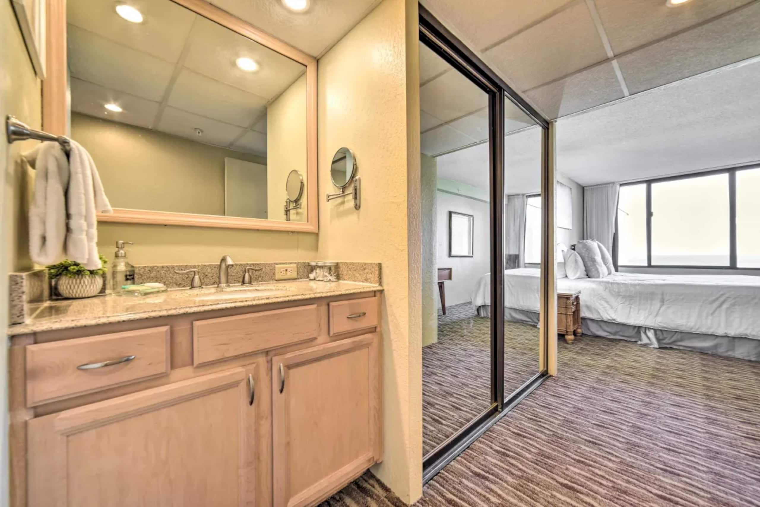 Condo in Lahaina · ★4.73 · 2 bedrooms · 4 beds · 2 baths - Image 22