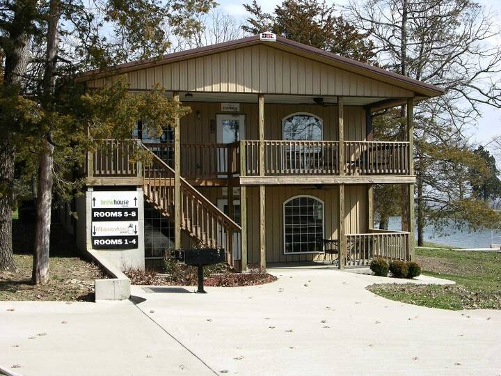 Moonshine House 7bed Lower Rental in Wine Country! Houses for Rent in