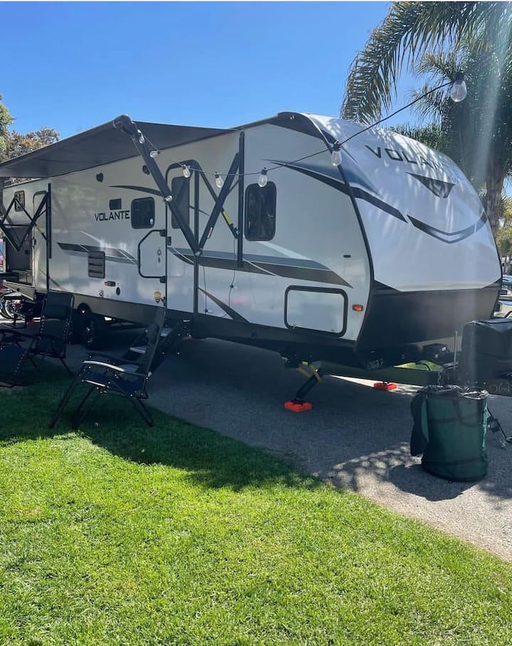 Delightful RV camper w/ plenty of space. Campers/RVs for Rent in