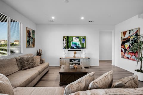 Successful Airbnb property: Big Pool, Spa, Mini Golf, BBQ, Fire pit, Sleeps 19 in Coachella