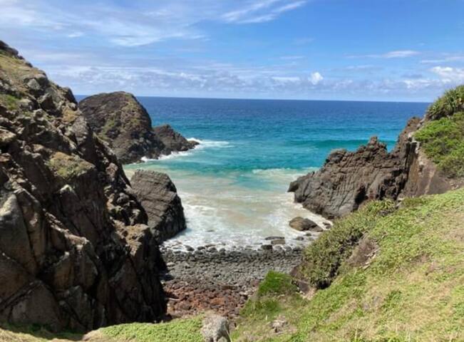 Sandy Toes Relaxed 3 bedroom home. Close to creek gallery image 5