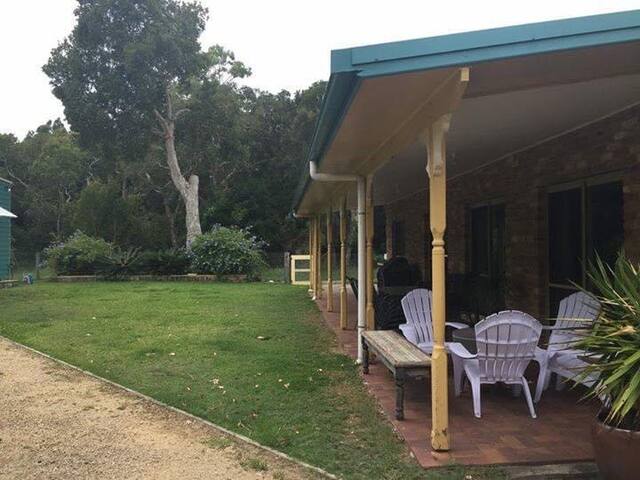 Sandy Toes Relaxed 3 bedroom home. Close to creek gallery image 3