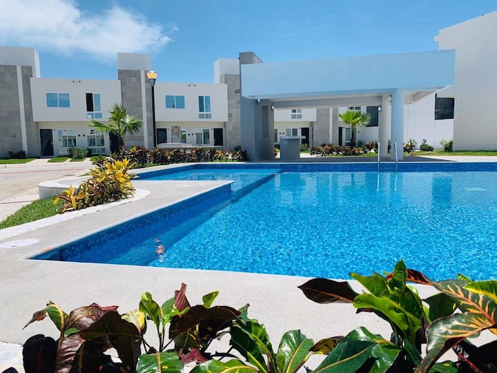 New House with Pool and Lagoon in Veracruz Houses for Rent in Crystal