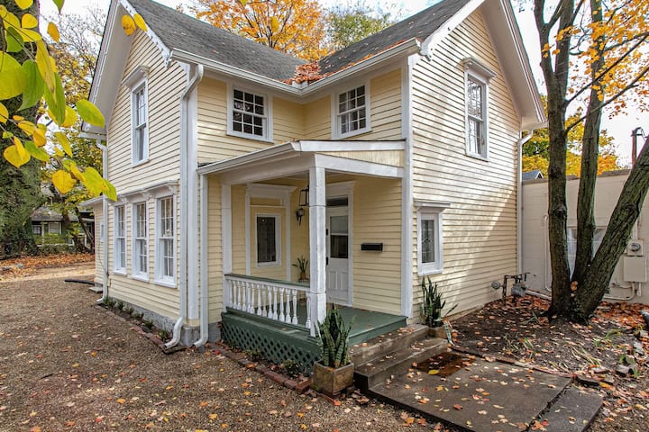 Eclectic 1899 Victorian ~ Walk to Food & Drinks - Houses for Rent in ...