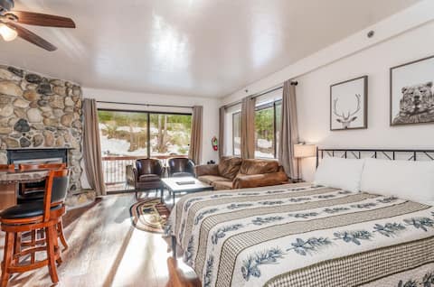 Lovely Corner Condo A106, inside the Park!