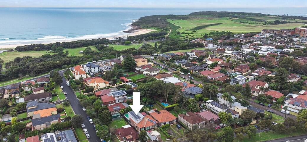 5 bed/3 bath with a pool & 5 min walk to the beach gallery image 4