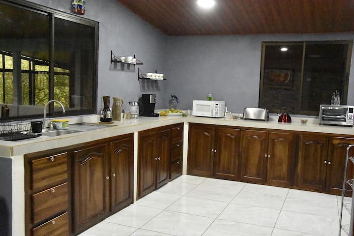 Cozy Finca, Spacious Rooms, Close To The Beach - Puntarenas