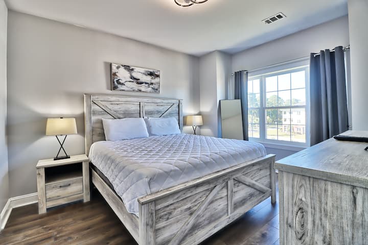 Საცხოვრებელი მეფისა და დედოფლისთვის, ფართო მასტერ ‑ ლუქსი.