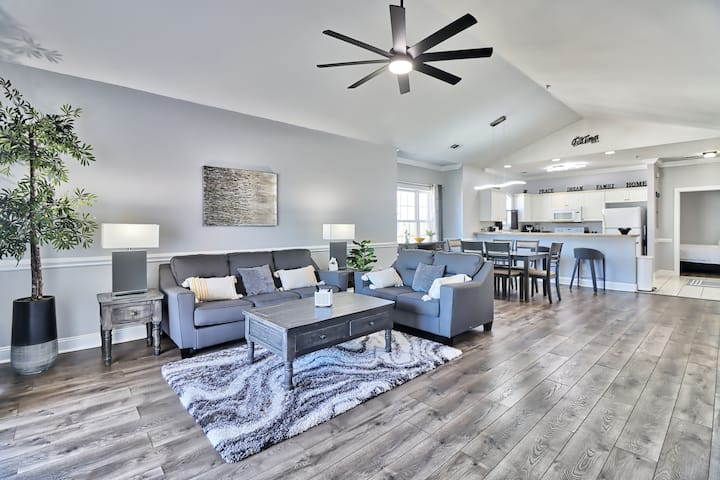 Მოიმარაგეთ მეგობრები და ოჯახის წევრები დივანსა და გამოსაწევ საწოლზე. Დაუვიწყარი მოგონებები დიდხანს გაგყვებათ.