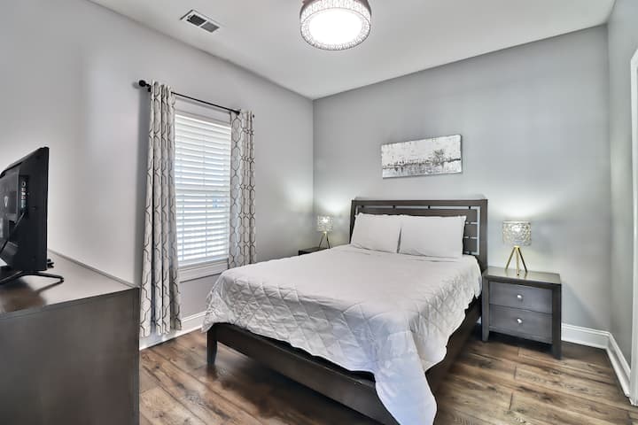 მე-2 საძინებელი საწოლით.