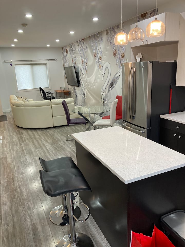 Xx Large Primary Ensuite 1 Private King Size Bedrm - Winnipeg