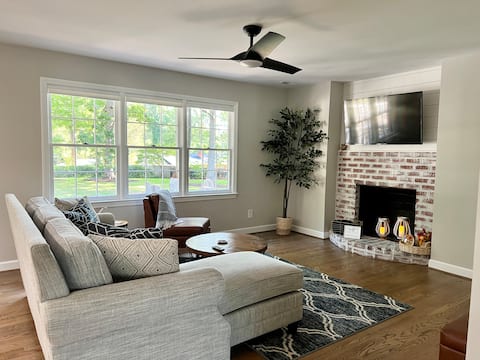 6 Bedroom, 3 Bath Remodeled Home on Quiet Street