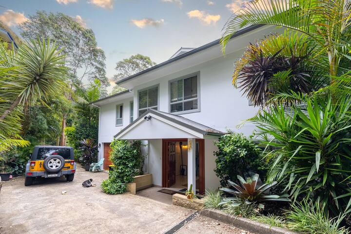 Treetop coastal getaway in Avalon Beach gallery image 3