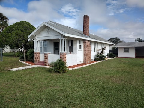 Top Airbnb: Classic Cottage in country setting in Davenport