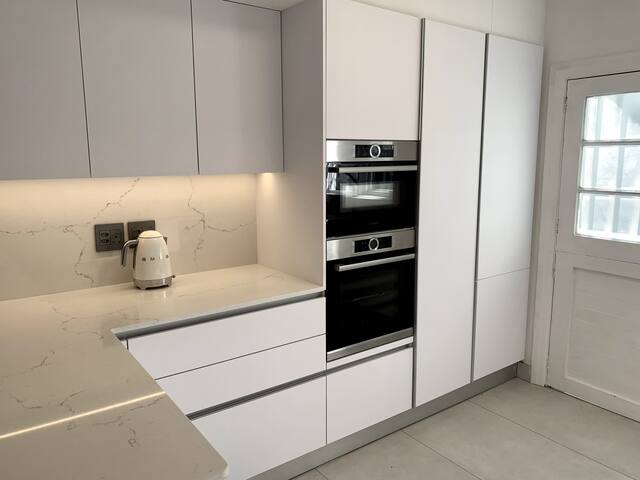 Renovated 2 bedroom garden apartment in Sea Point gallery image 4