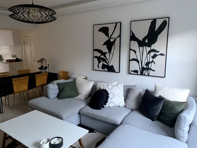 Renovated 2 bedroom garden apartment in Sea Point gallery image 2