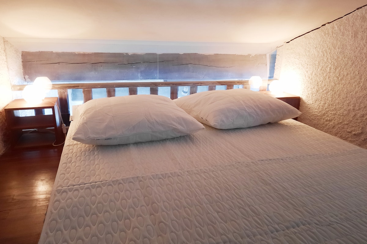 Watoto wa Mezzanine
Chambre des Secrets
Sm 140x190