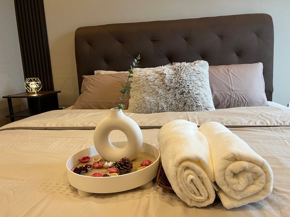 Piscina infinita de 1 dormitorio, cerca de Lalaport con vistas a KL