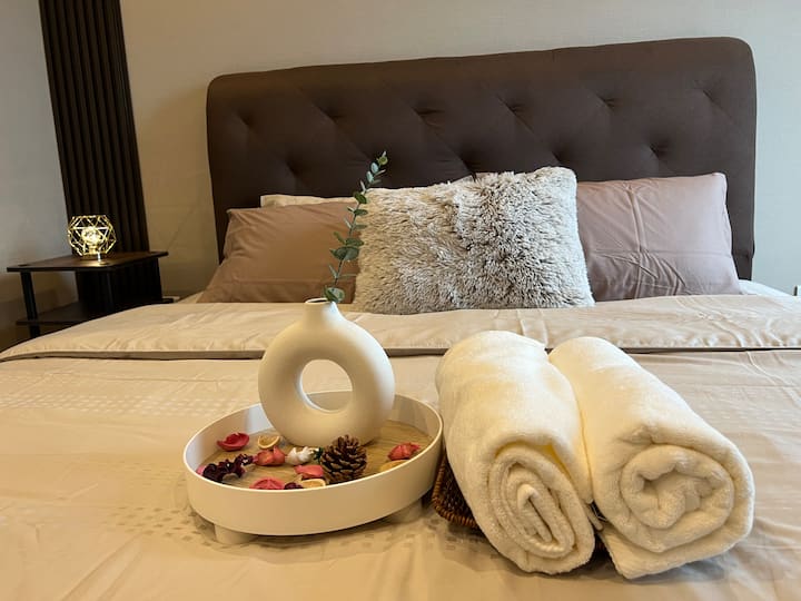 1 Bazén s nekonečným okrajom BR, neďaleko Lalaportu s výhľadom na KL