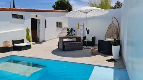 Fully private villa with pool, spa and jacuzzi