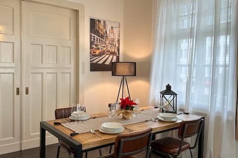 bee Design Apartment | Central | Kitchen | Parking