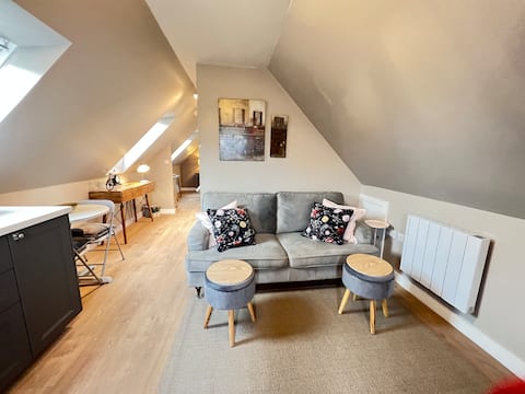 Top Airbnb: Entire Loft in quiet village in West Lindsey
