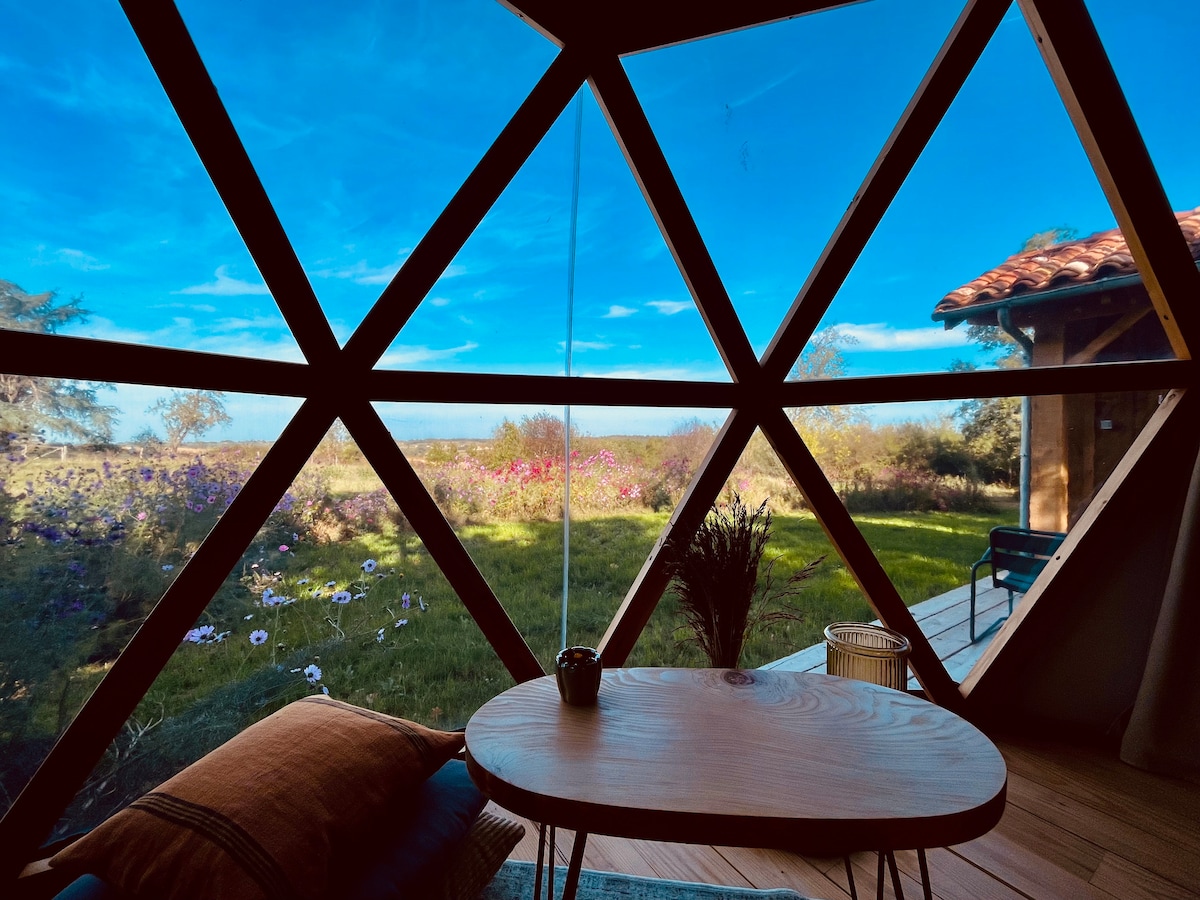 Successful Airbnb property: Unusual jacuzzi dome, breakfasts included in Gers