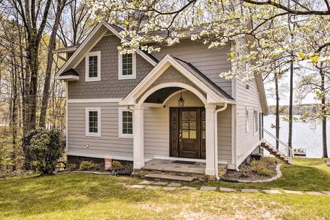 Gorgeous view, newly renovated, lakefront!