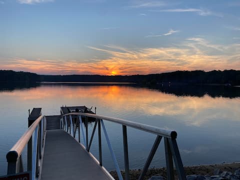 Stylish 3BR Lakefront Home on Kerr Lake