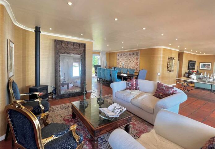 Exquisite 2 Bedroom Ocean View House with Pool gallery image 2