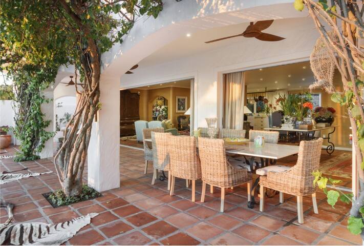 Cheerful 3 Bedroom Villa with pool and garden gallery image 3