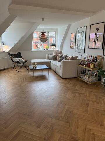 Large luxury flat in the city (215 m2, 5 bedrooms) gallery image 3