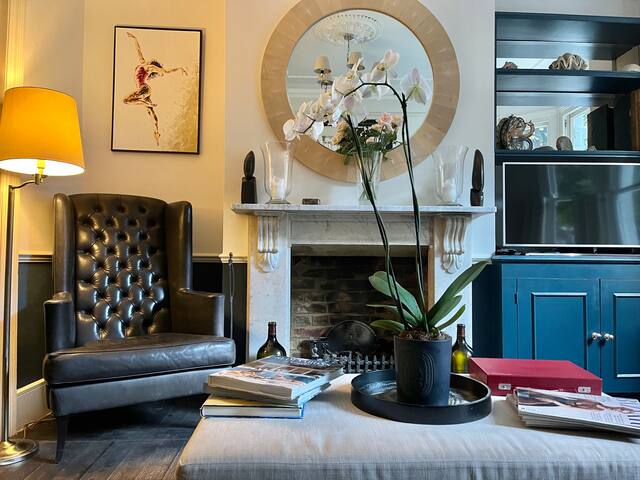 4BD Luxury Family Home in Leafy Neighbourhood gallery image 4