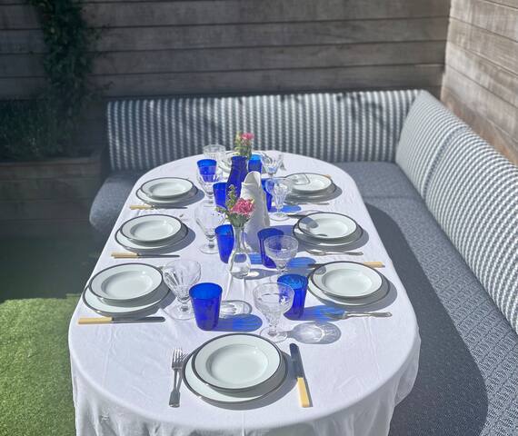 4BD Luxury Family Home in Leafy Neighbourhood gallery image 3