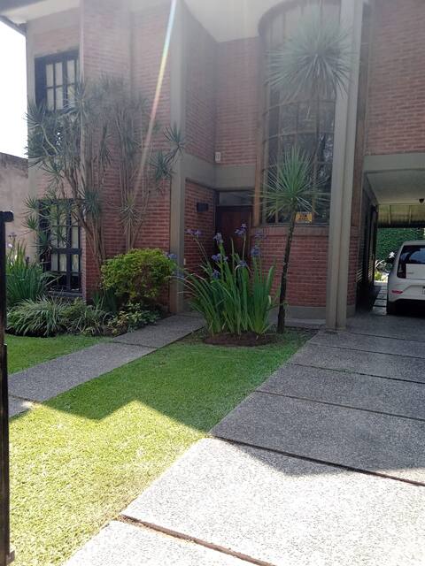 Cheerful house with a pool. The beauty of things.