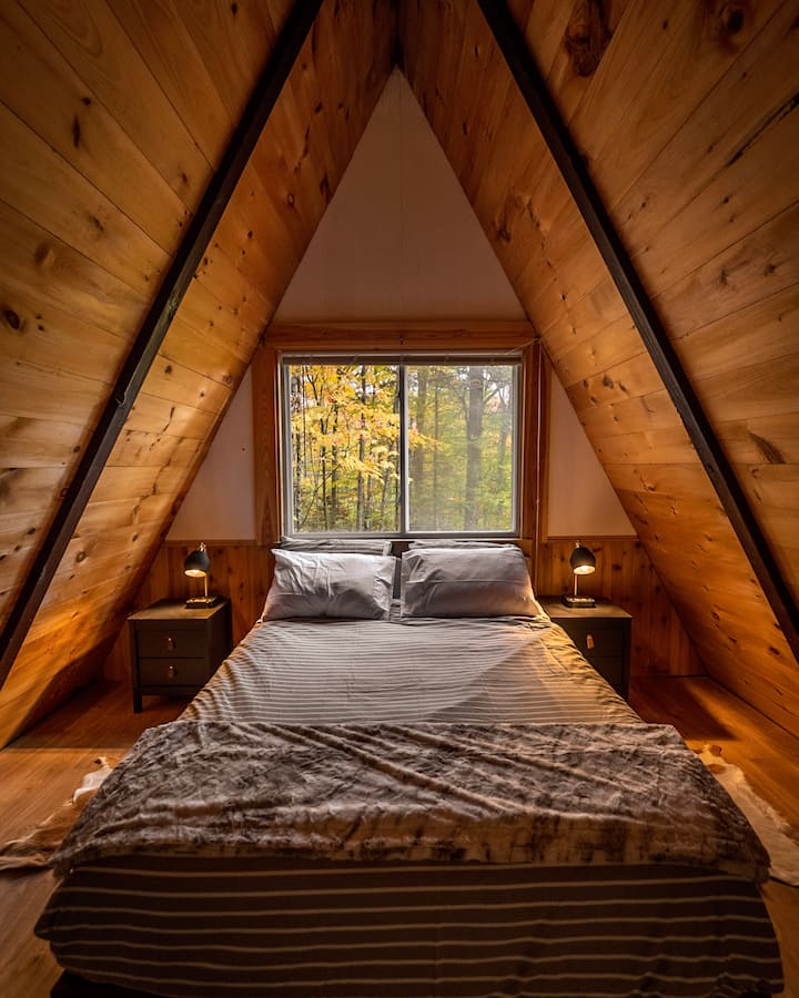 Upstairs bedroom






Photo Credit @dirtandglass