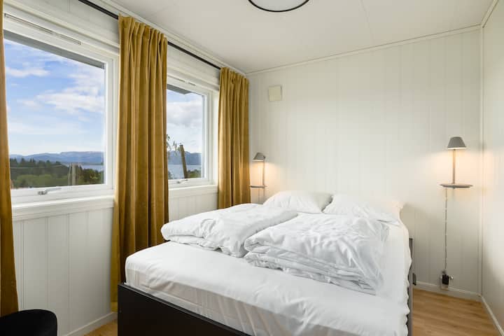 Спална соба 1, лоцирана на приземје (1-ви) кат