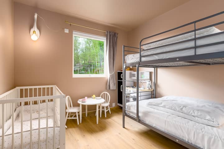 Спална соба 4, детска соба, веднаш до главниот кат на главната спална соба (2 кат)