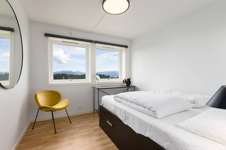 Спална соба 2, лоцирана на приземје (1-ви) кат