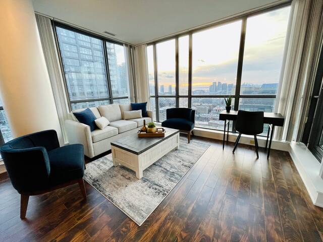 New modern DT condo 2BR/2BA•Parking•Sunset view