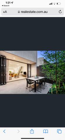 Modern 3 bedroom home minutes from beach and CBD gallery image 4