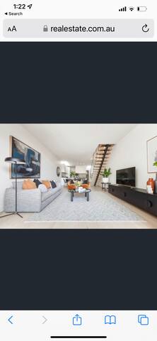 Modern 3 bedroom home minutes from beach and CBD gallery image 5